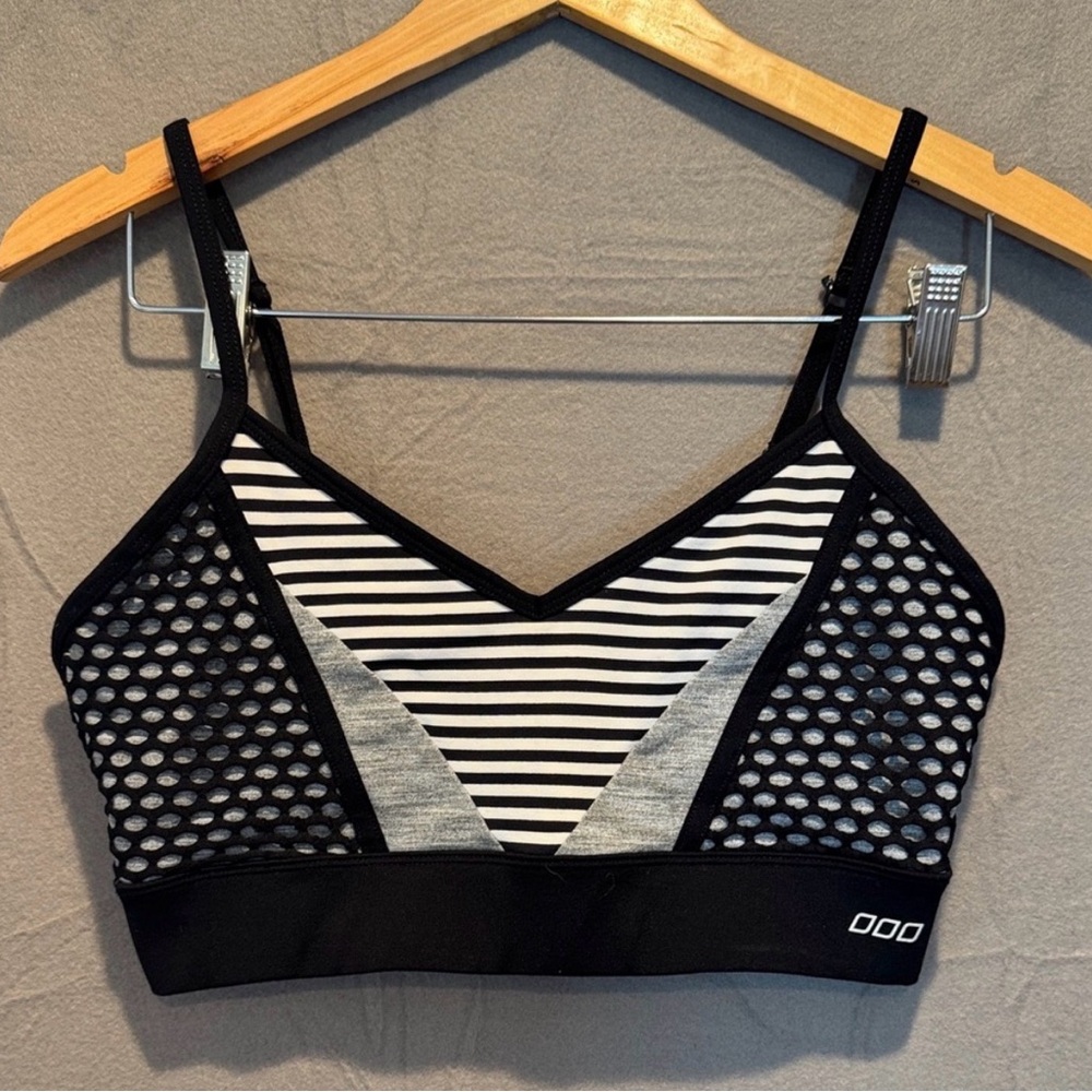 Lorna Jane Stylish Black and White Mesh Sports Bra